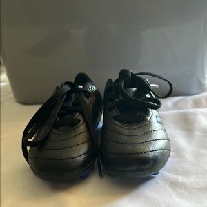 Black Low-Top Sneakers with Sturdy Soles